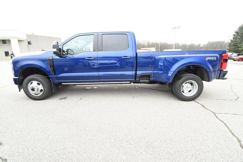 New 2026 Ford F350 Platinum w/ FX4 Off-Road Package AWD/4WD image 5