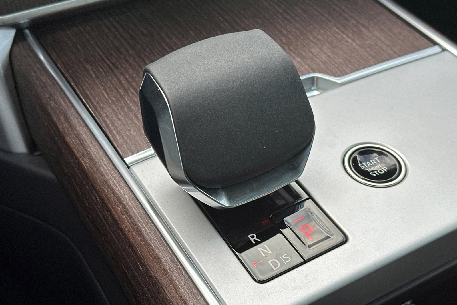 New 2025 Land Rover Range Rover SE image 21