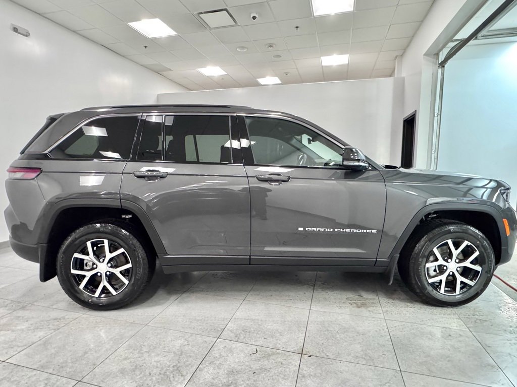 New 2025 Jeep Grand Cherokee Limited image 8