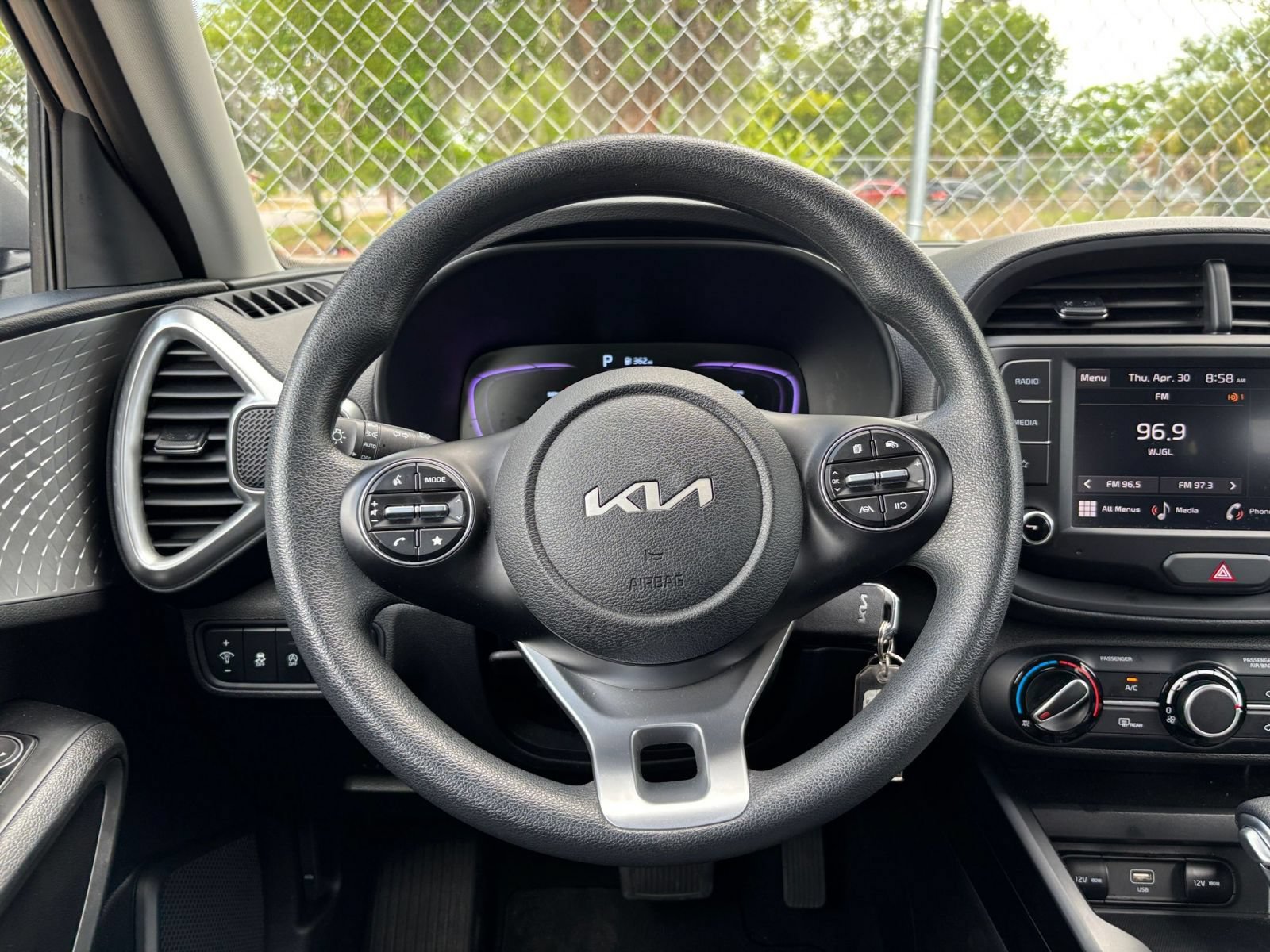 Used 2025 Kia Soul LX w/ LX Technology Package FWD image 25