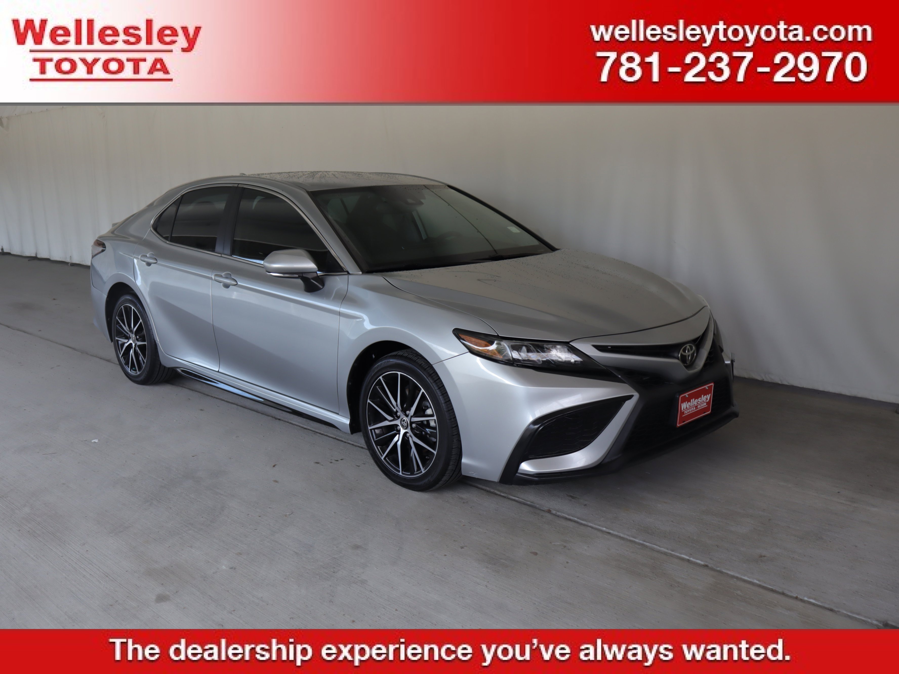 Used 2021 Toyota Camry SE w/ Convenience Package FWD image 1