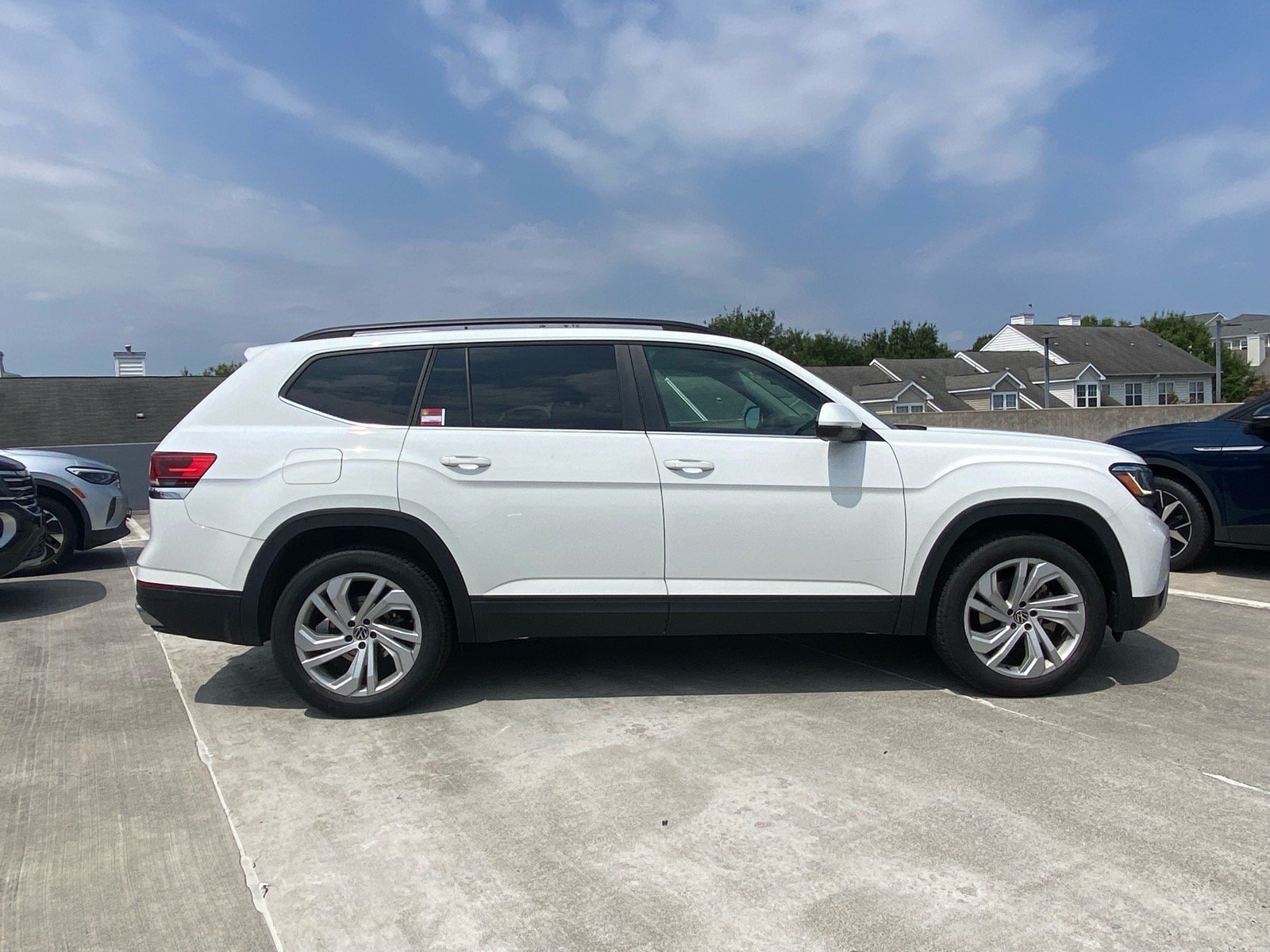 Certified 2023 Volkswagen Atlas SE w/ Panoramic Sunroof Package AWD/4WD image 2