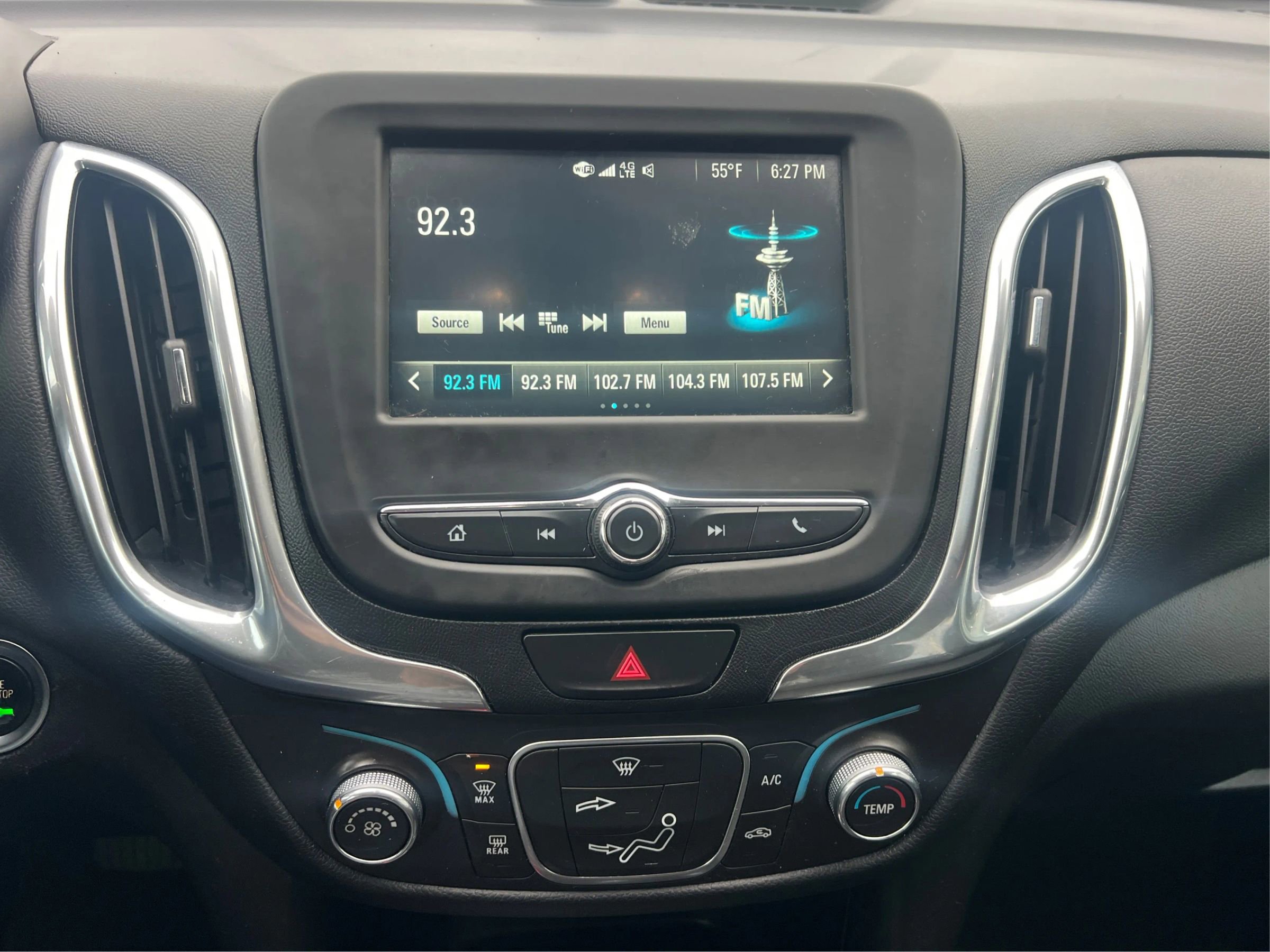 Used 2018 Chevrolet Equinox LT AWD/4WD image 16