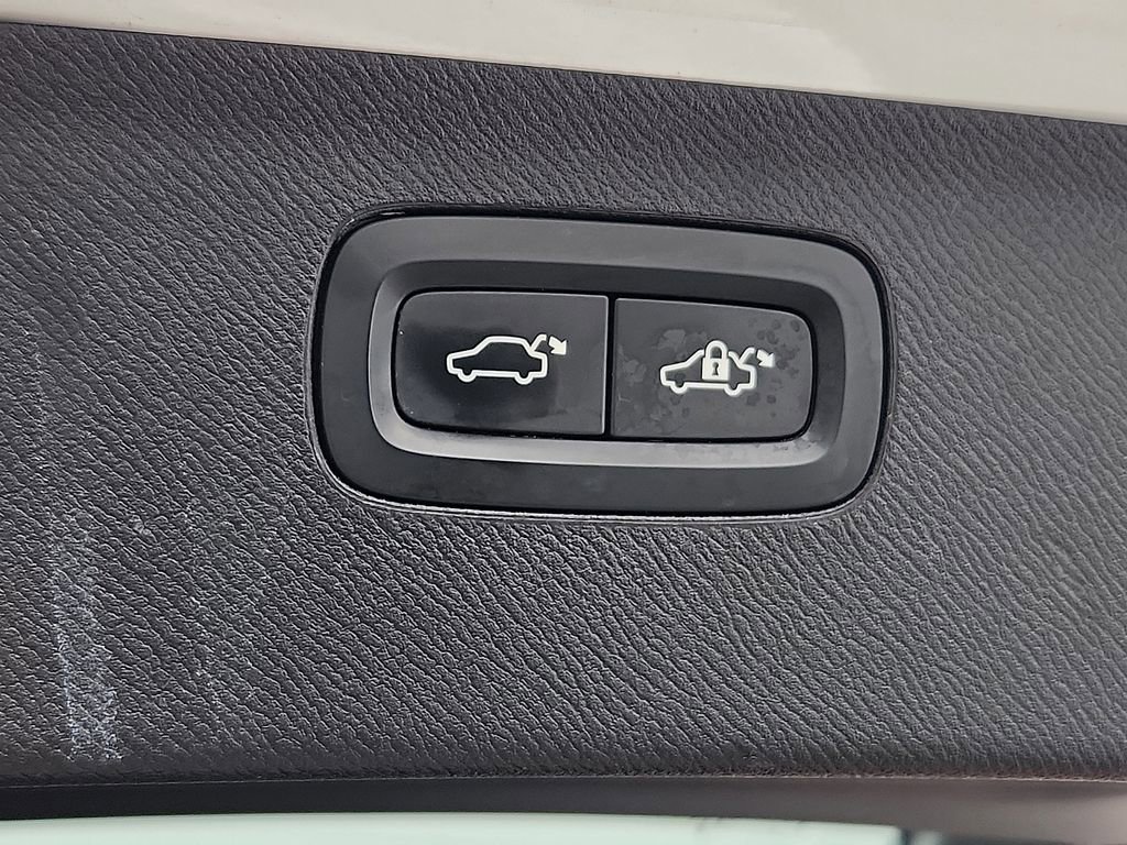 Used 2020 Volvo XC90 T6 Momentum w/ Protection Package Premier image 30