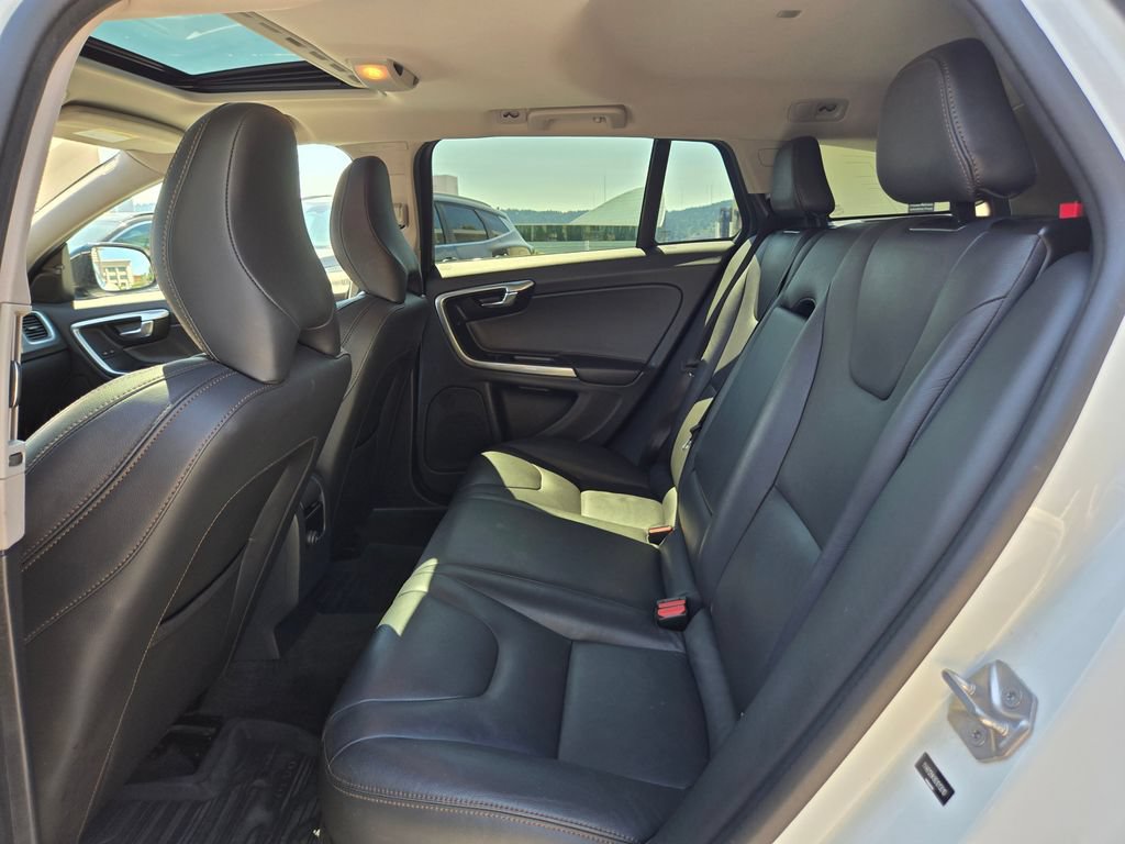 Used 2016 Volvo V60 T5 Cross Country w/ Convenience Package AWD/4WD image 16