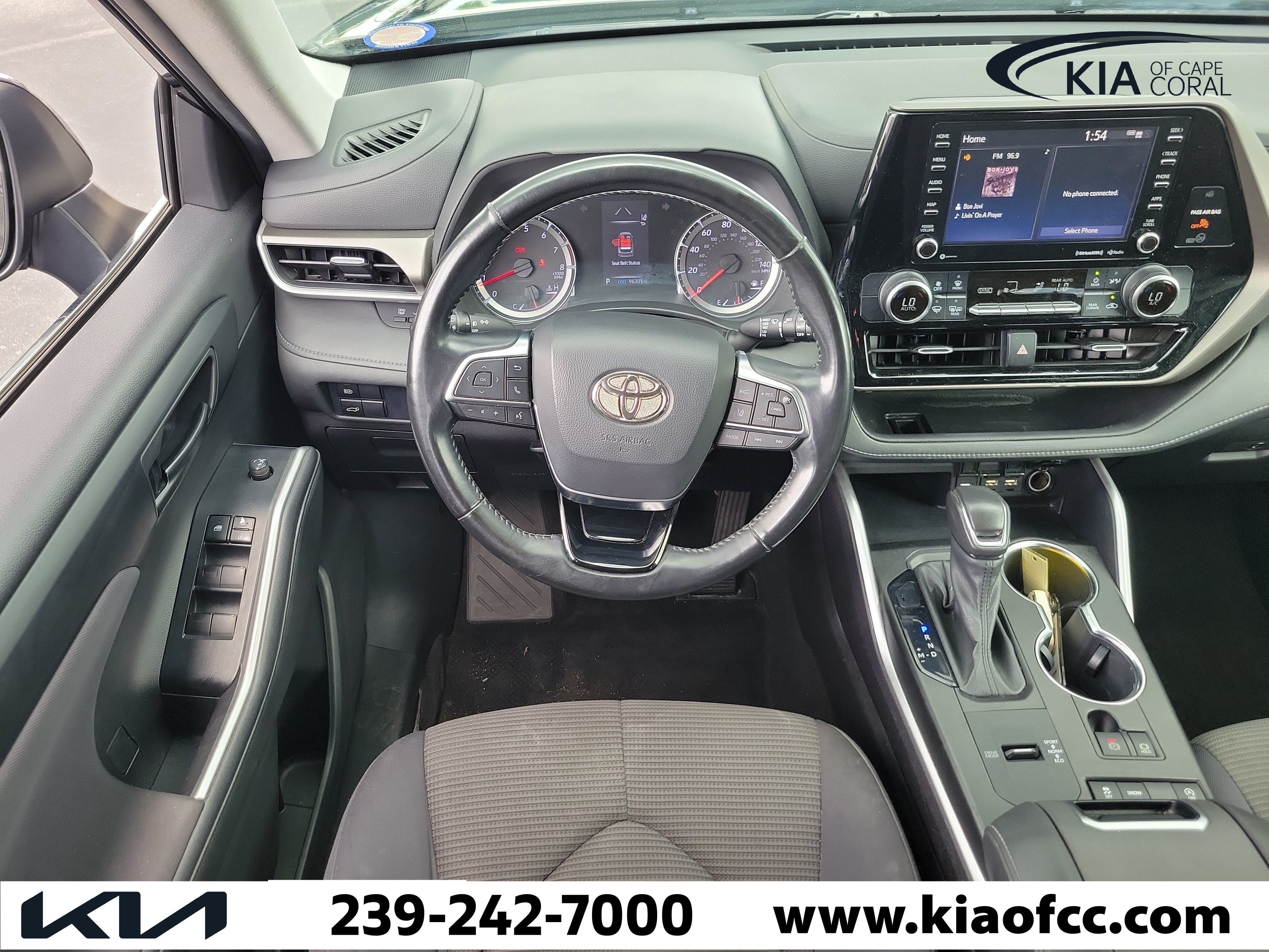 Used 2021 Toyota Highlander LE FWD image 17