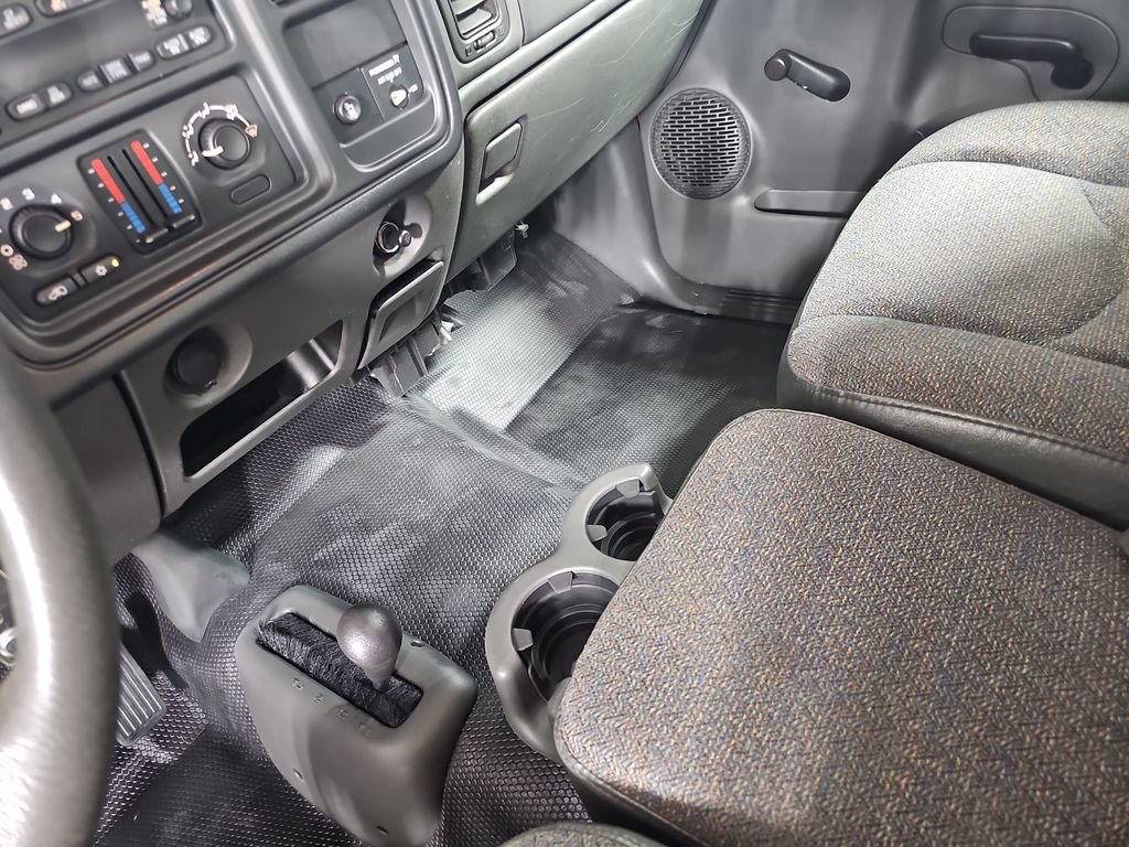 Used 2004 Chevrolet Silverado 2500 W/T w/ Snow Plow Prep Package AWD/4WD image 22