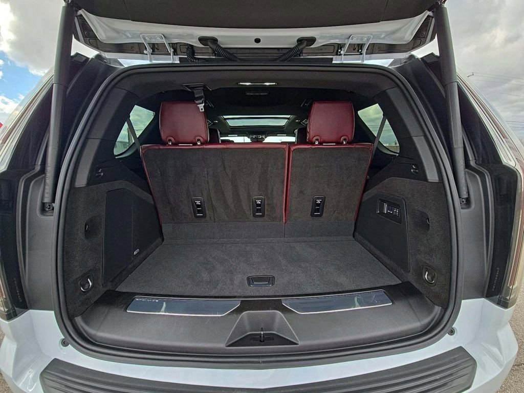 Used 2026 Cadillac Escalade Luxury image 5