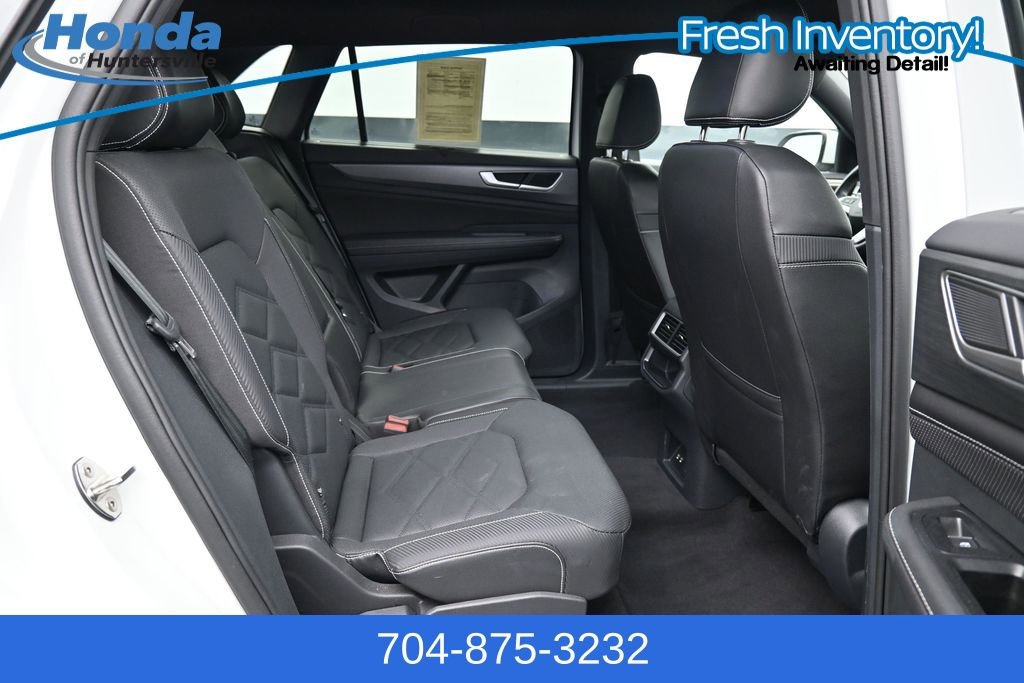 Used 2025 Volkswagen Atlas Cross Sport SE FWD image 12