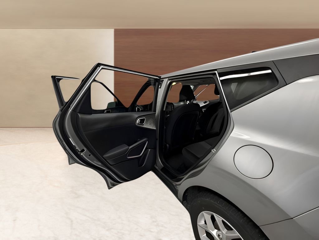Used 2025 Kia Soul LX w/ LX Technology Package FWD image 12