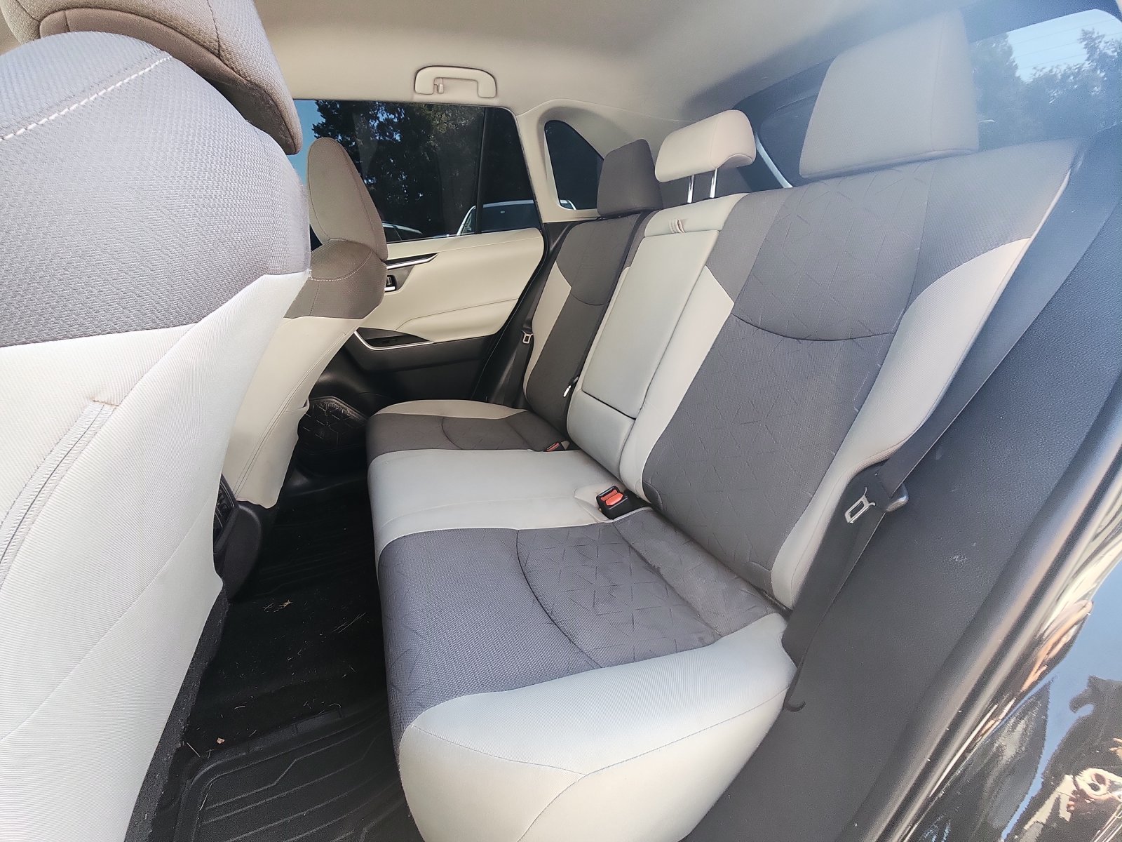 Used 2021 Toyota RAV4 XLE FWD image 19