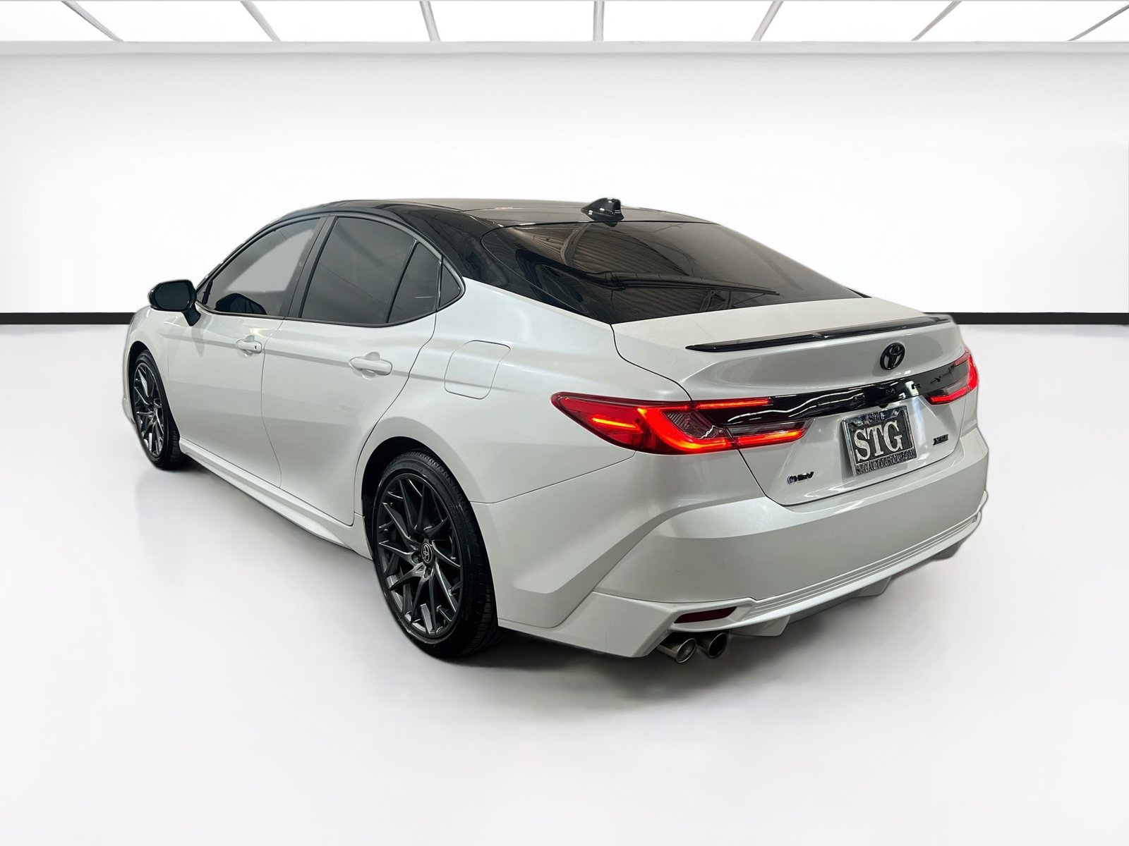 Used 2025 Toyota Camry XSE w/ Premium Package FWD image 6