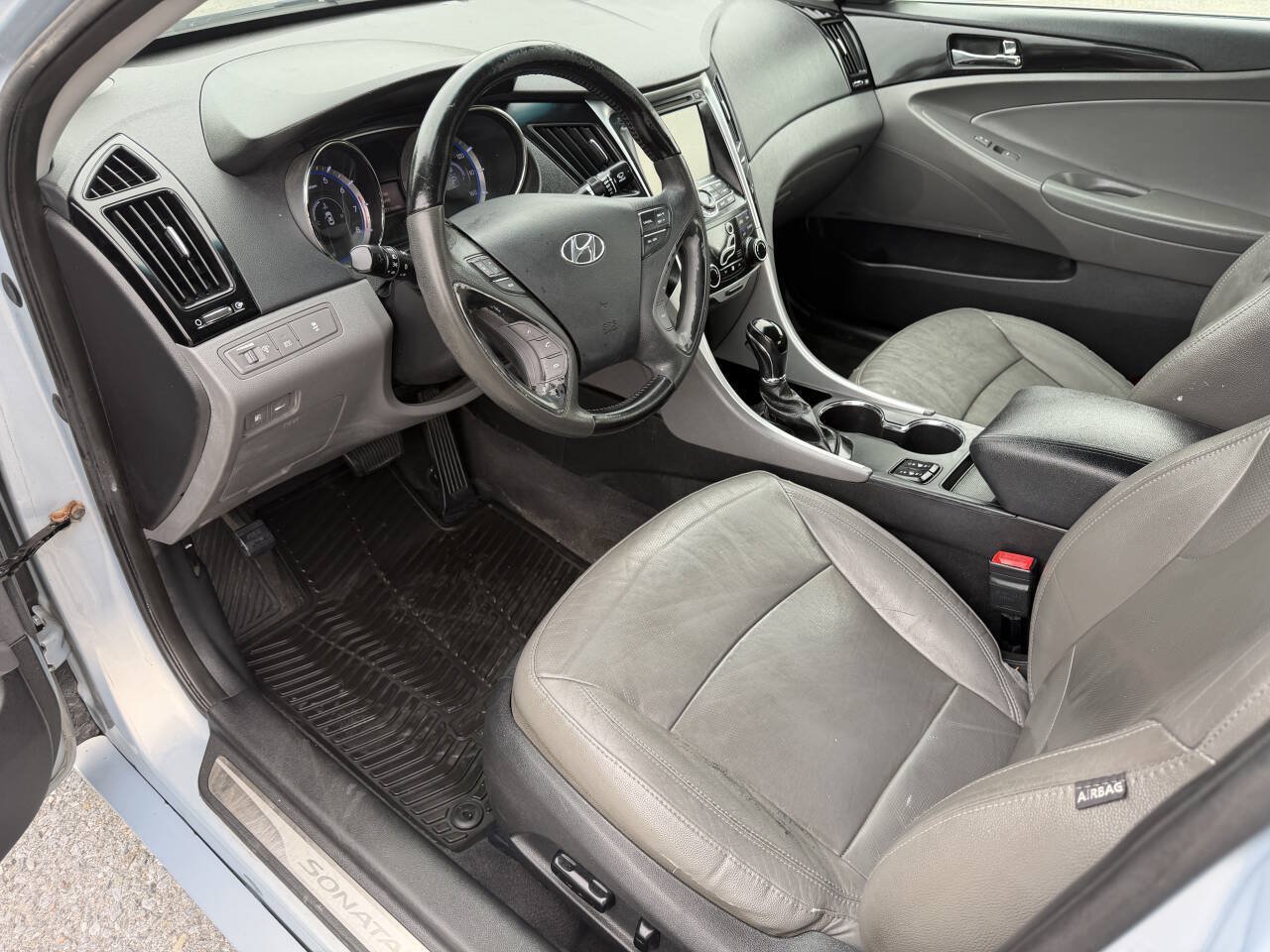 Used 2013 Hyundai Sonata Limited w/ Premium Pkg FWD image 9