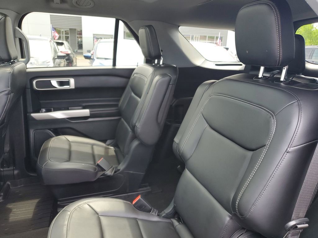 Used 2023 Ford Explorer XLT w/ Equipment Group 202A AWD/4WD image 31