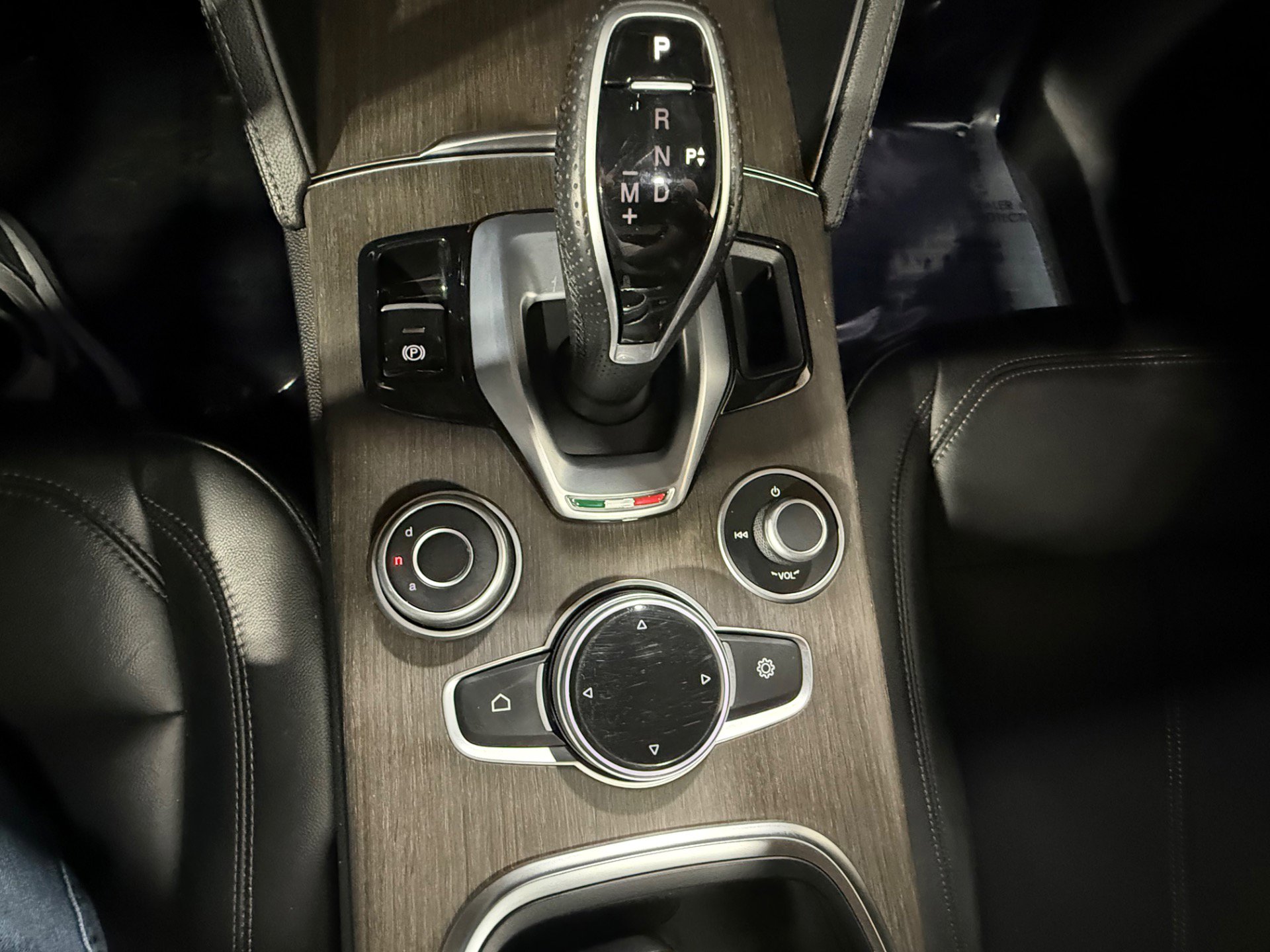 Used 2022 Alfa Romeo Stelvio Ti image 30