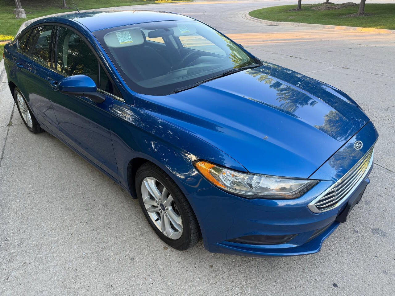 Used 2018 Ford Fusion SE w/ Fusion SE Technology Package FWD image 1