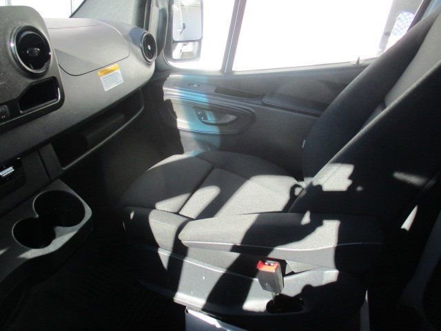 Used 2024 Mercedes-Benz Sprinter 2500 image 17