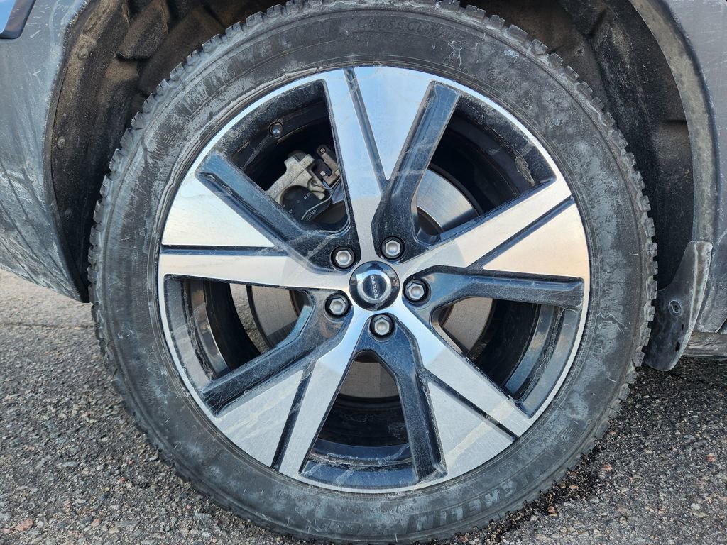 Used 2022 Volvo XC40 P8 Recharge Plus image 16