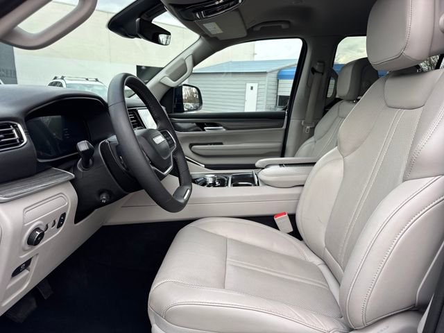 Used 2024 Jeep Wagoneer L Series II w/ Flexible Seating Group image 14