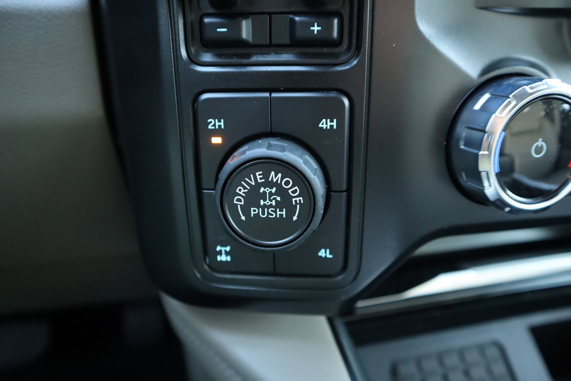 New 2026 Ford F250 Platinum w/ Platinum Plus Package image 9