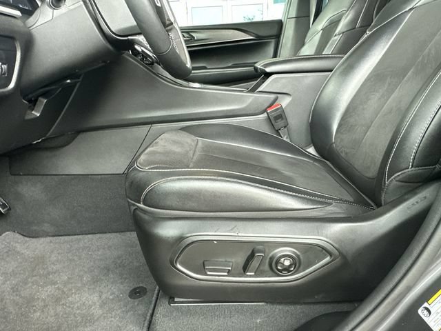 Used 2024 Jeep Grand Cherokee Laredo AWD/4WD image 13