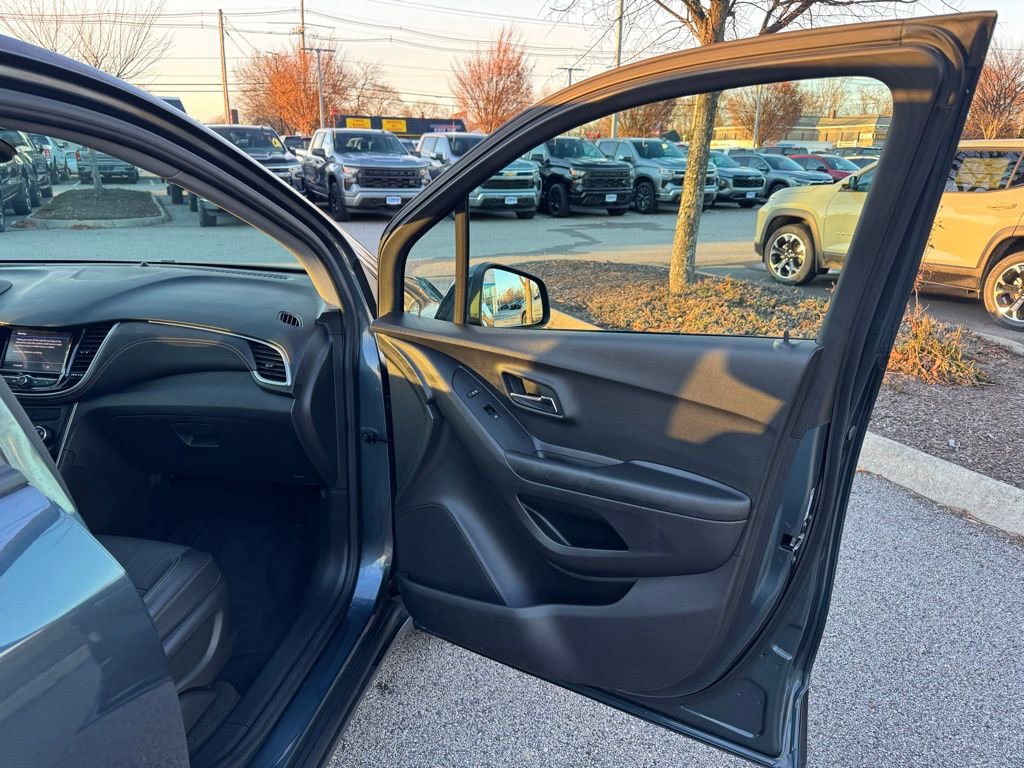 Used 2021 Chevrolet Trax LT w/ Driver Confidence Package image 23