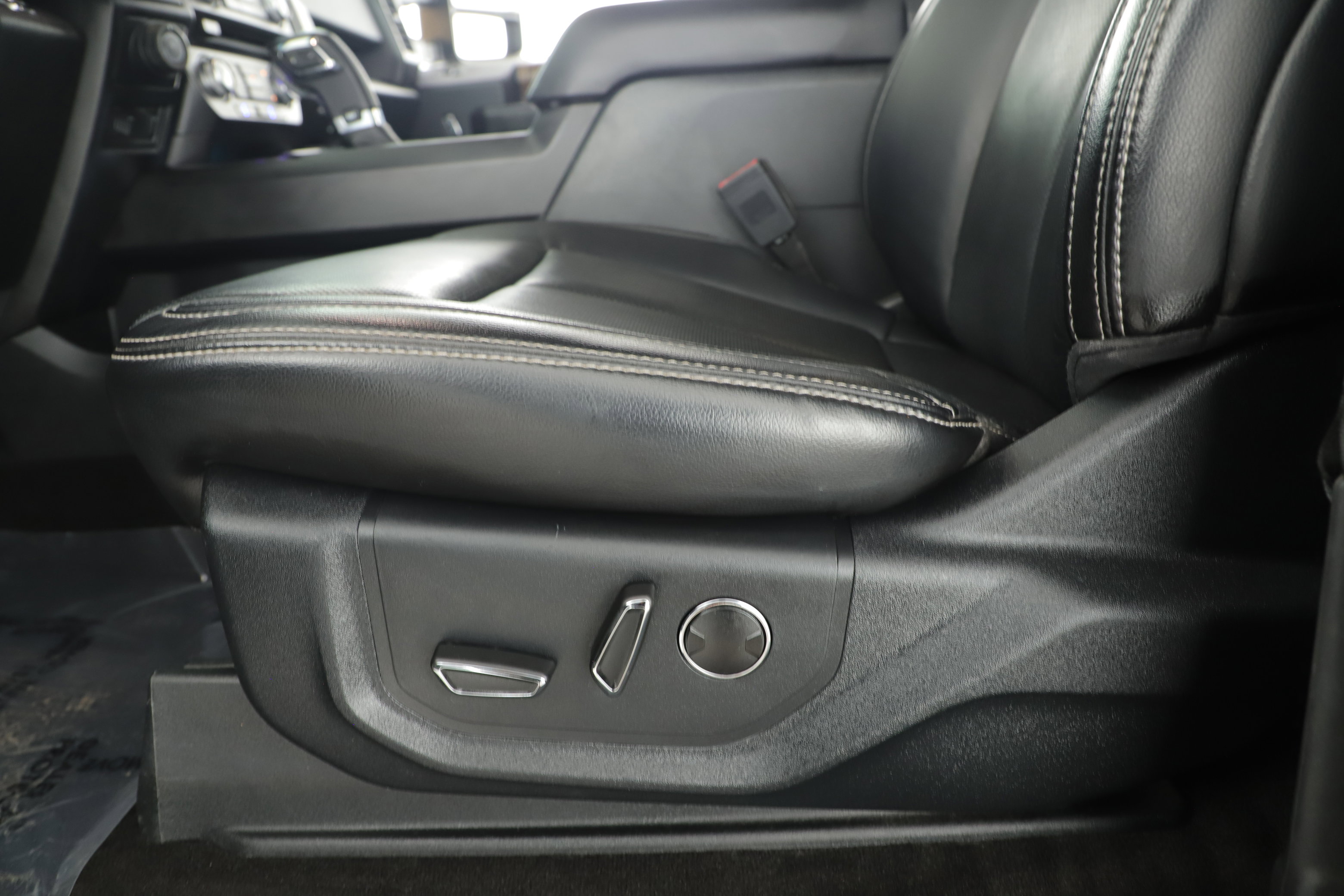Used 2018 Ford F150 Lariat w/ Equipment Group 501A Mid image 11