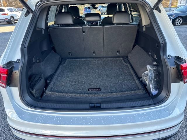 Certified 2022 Volkswagen Tiguan SE R-Line image 31