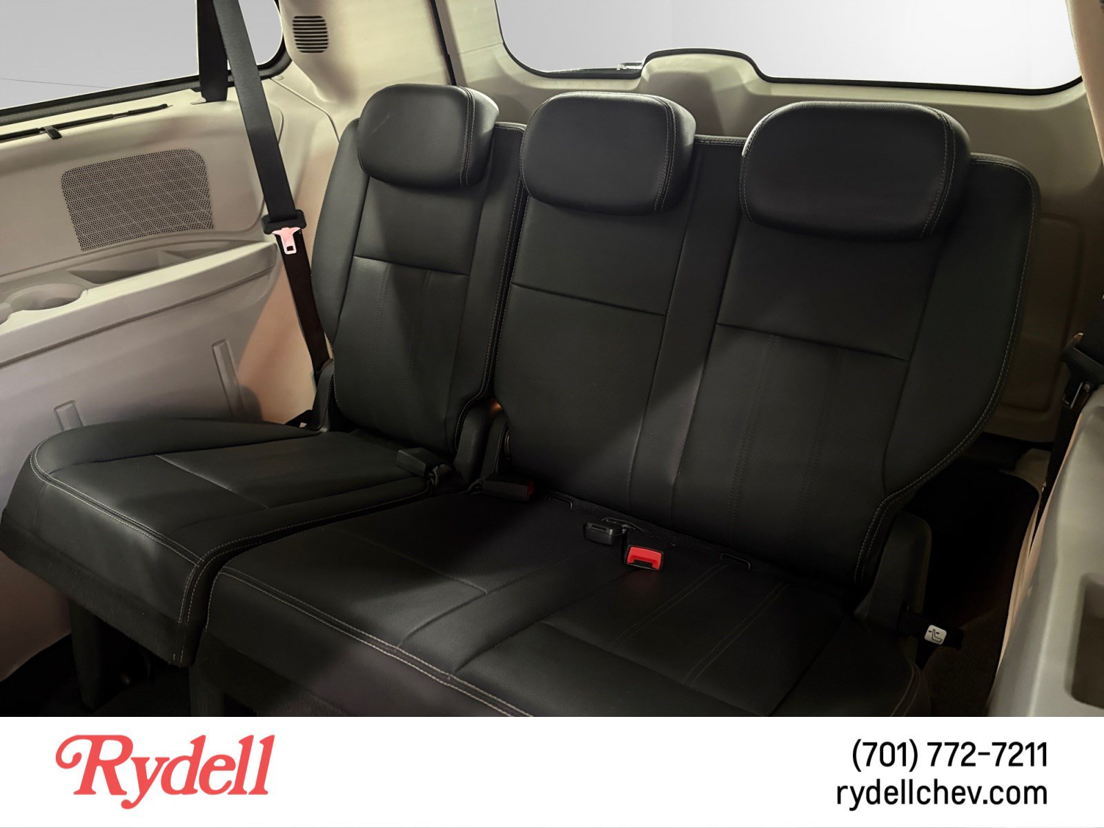 Used 2010 Chrysler Town & Country Touring Plus FWD image 16