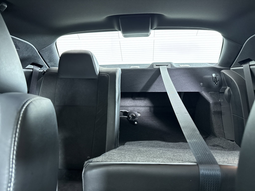 Used 2016 Dodge Challenger SRT w/ Technology Group image 7