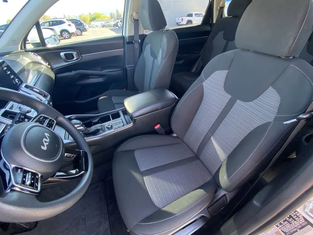 Used 2022 Kia Sorento LX AWD/4WD image 11