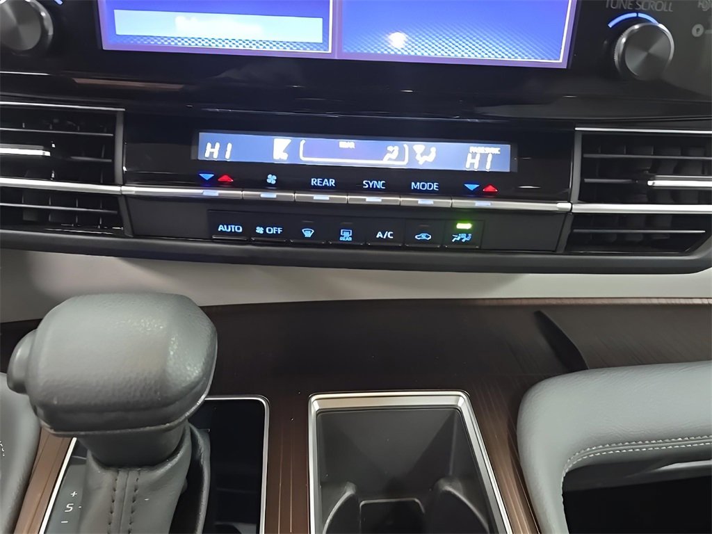 Used 2024 Toyota Sienna LE image 27