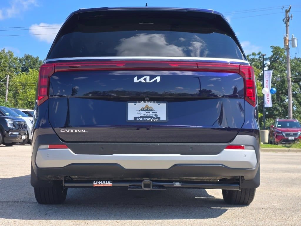 Used 2025 Kia Carnival EX FWD image 16