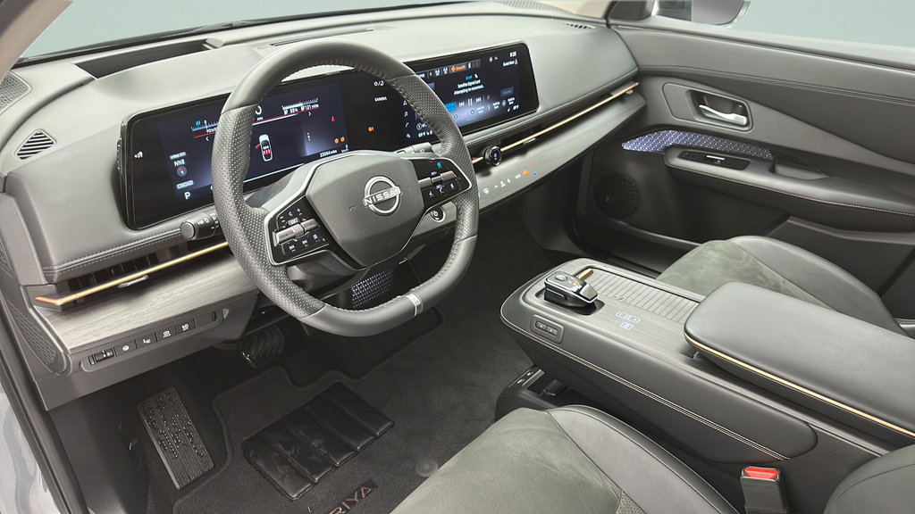 Used 2024 Nissan Ariya AWD image 11