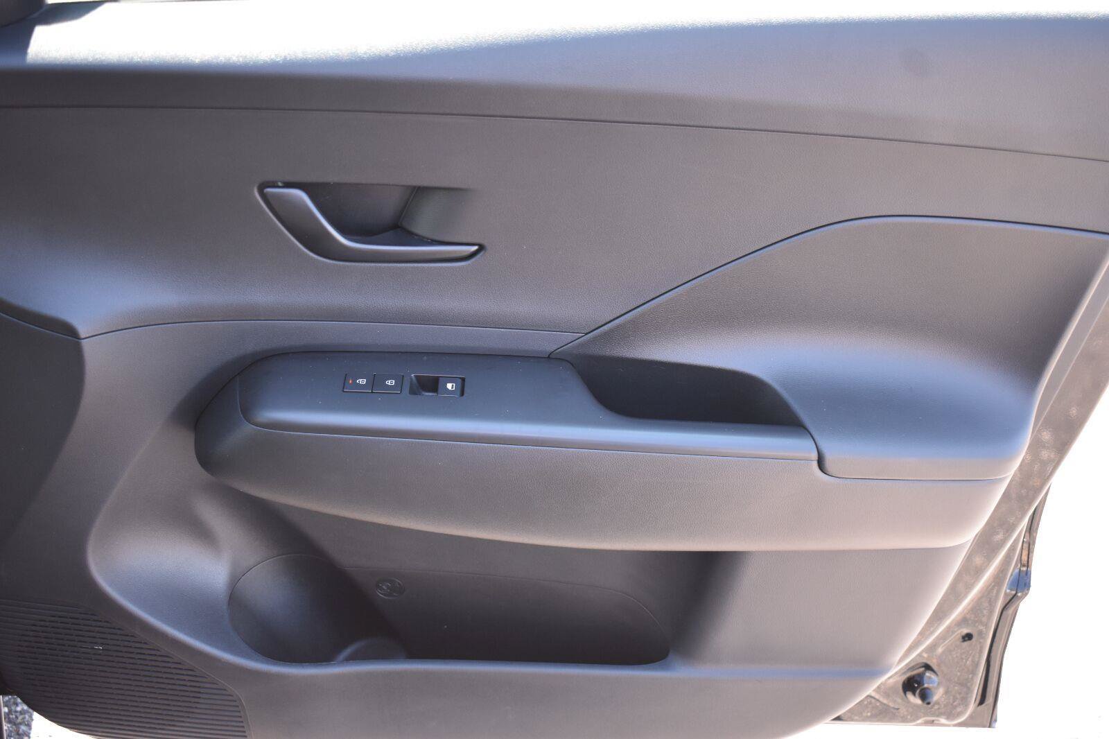 Used 2025 Hyundai Kona SEL AWD/4WD image 14