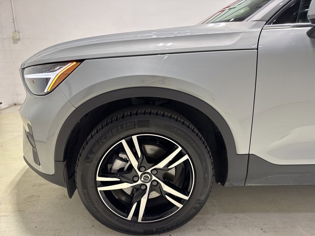 Used 2025 Volvo XC40 B5 Core image 7