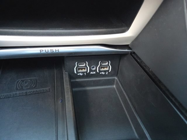 Used 2023 Chrysler Pacifica Limited FWD image 59