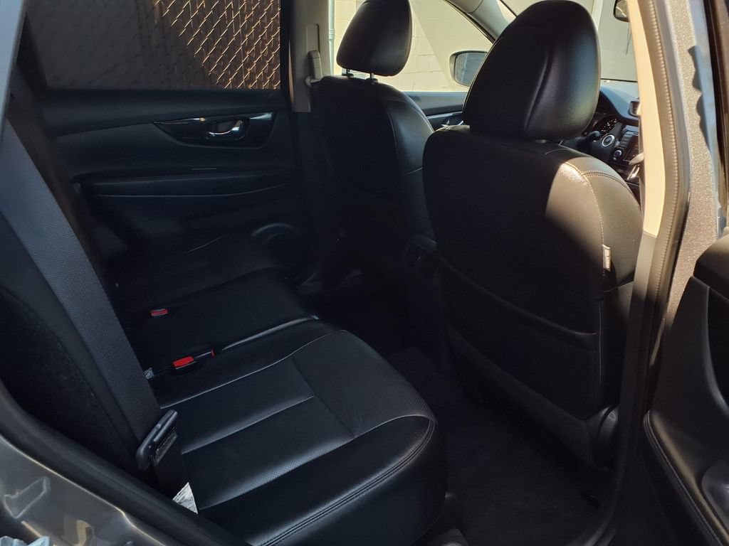 Used 2018 Nissan Rogue SL FWD image 21