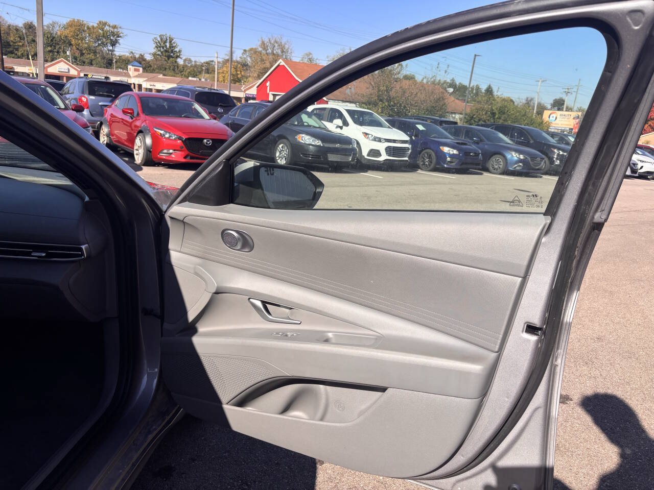 Used 2025 Hyundai Elantra SE FWD image 28