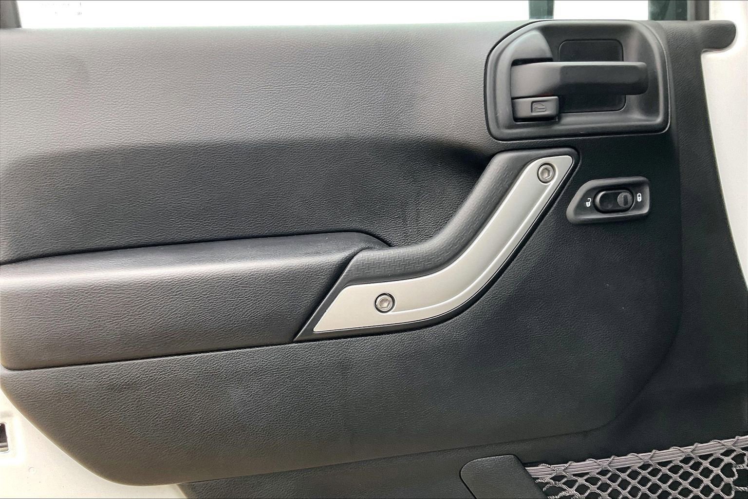 Used 2018 Jeep Wrangler Unlimited Rubicon w/ Cold Weather Group image 14