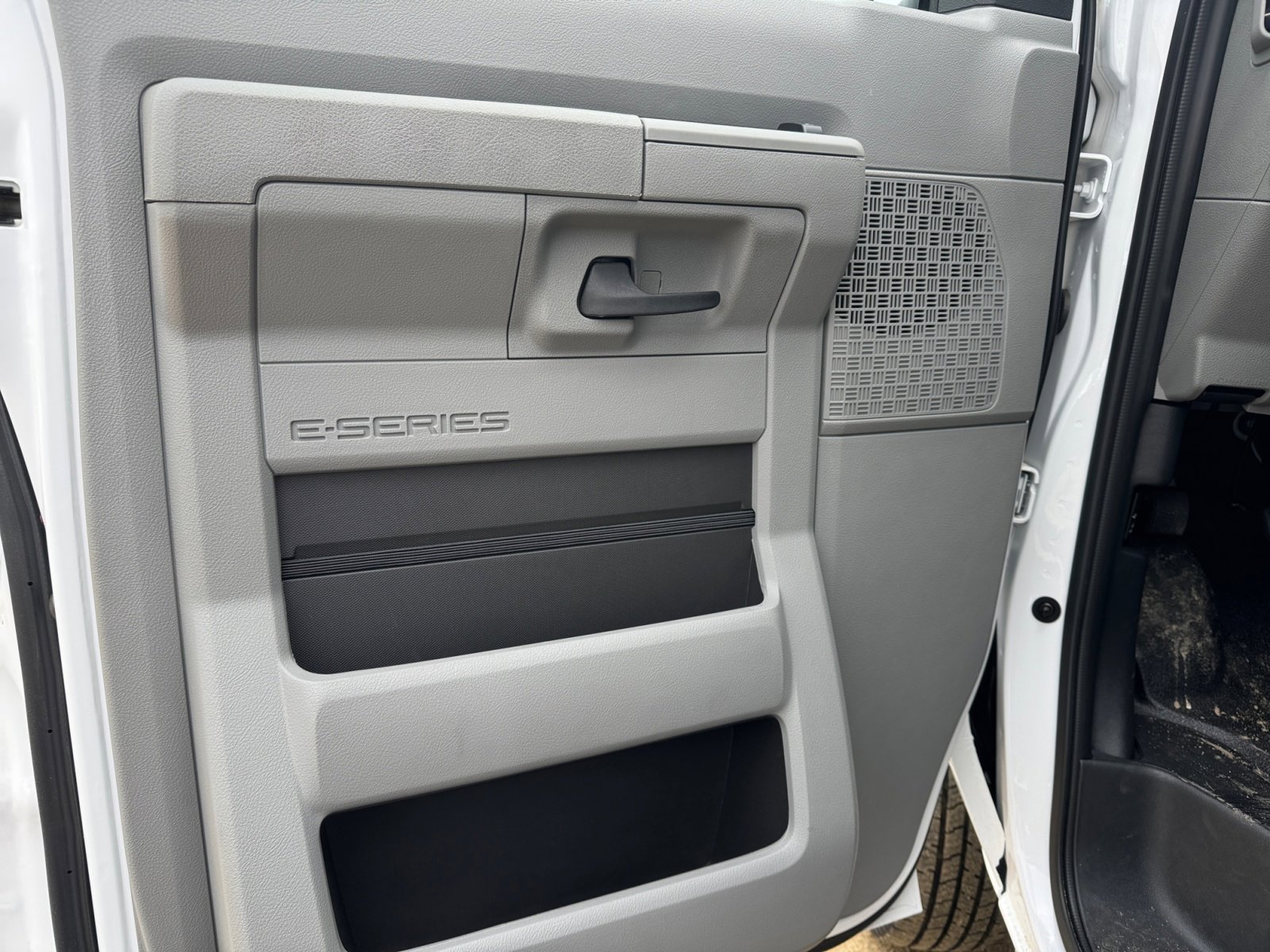 New 2025 Ford E-450 and Econoline 450 Super Duty w/ Power Equipment Group image 31