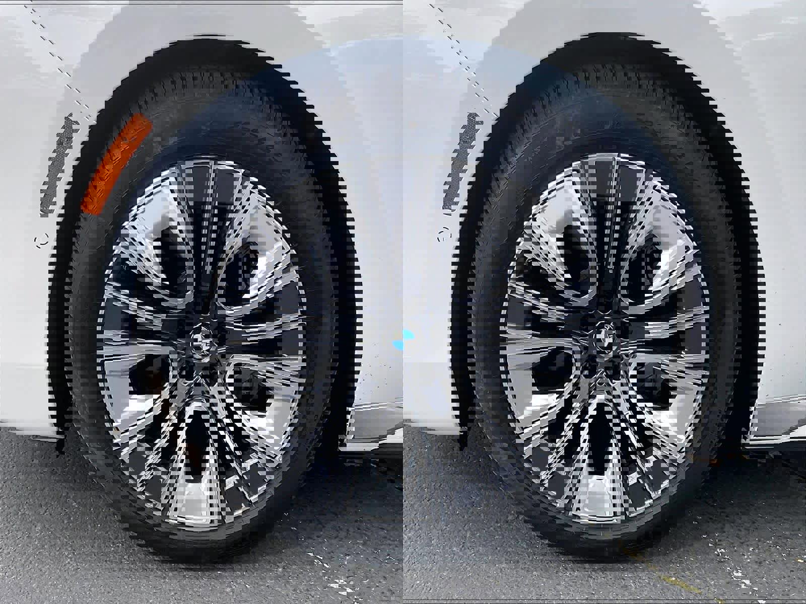 Used 2024 BMW i7 xDrive60 image 11