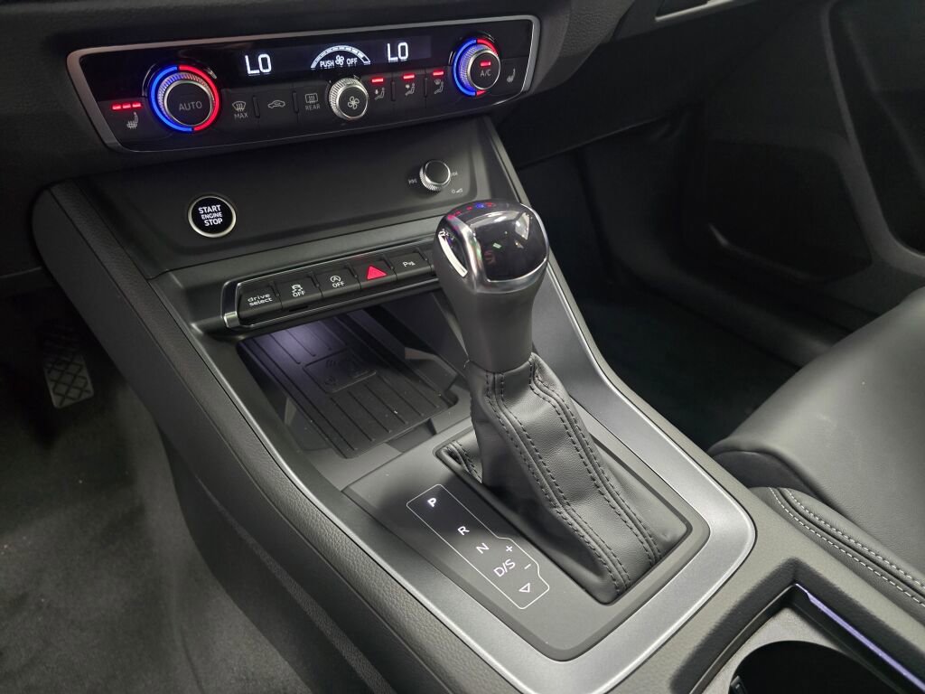 New 2025 Audi Q3 2.0T Premium image 16