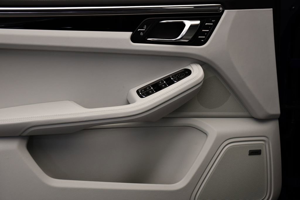 Certified 2025 Porsche Macan image 36