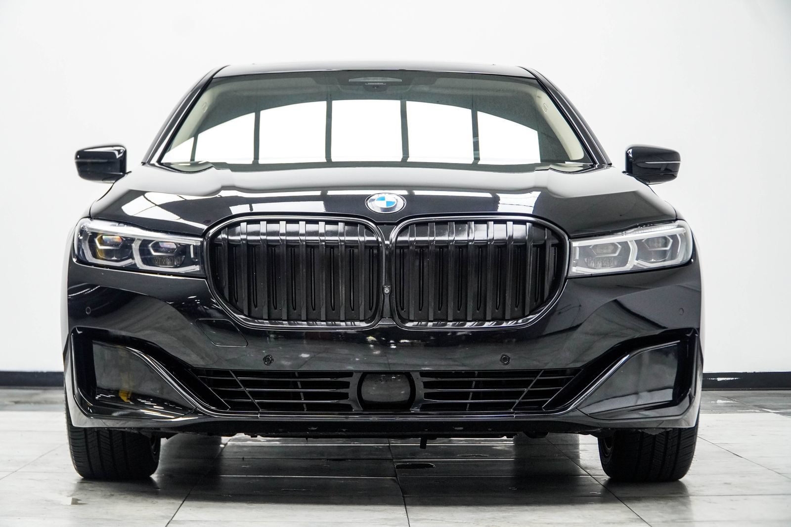 Used 2022 BMW 750i xDrive w/ Luxury Rear Seating Package AWD/4WD image 8