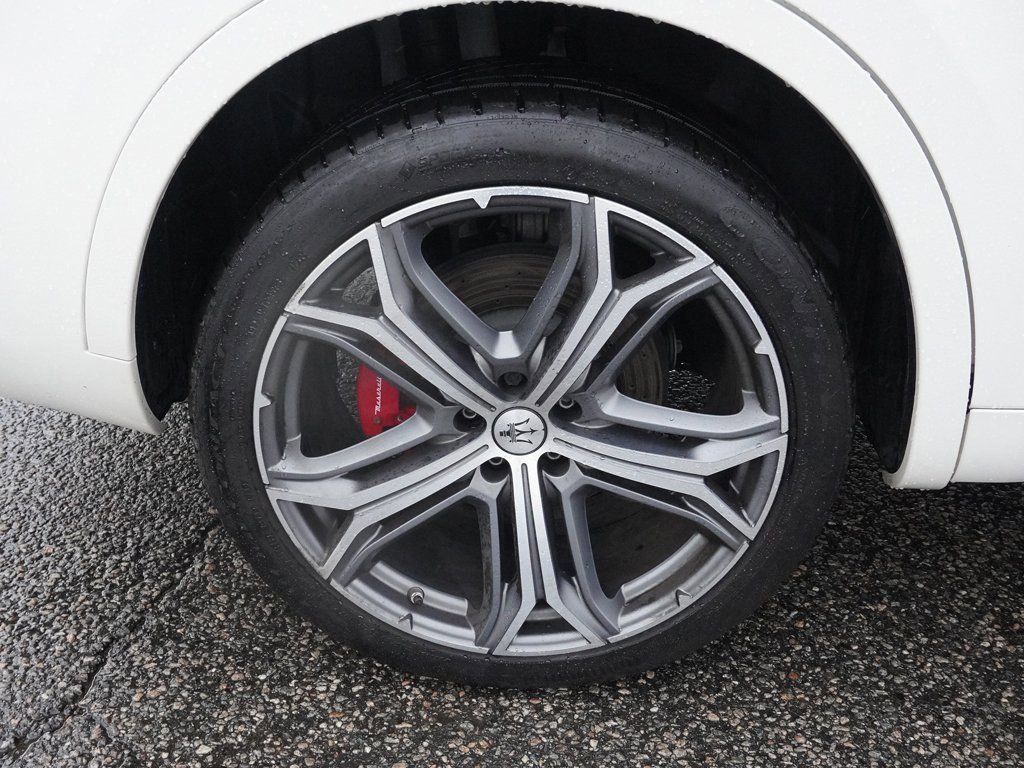 Used 2019 Maserati Levante S GranSport image 23