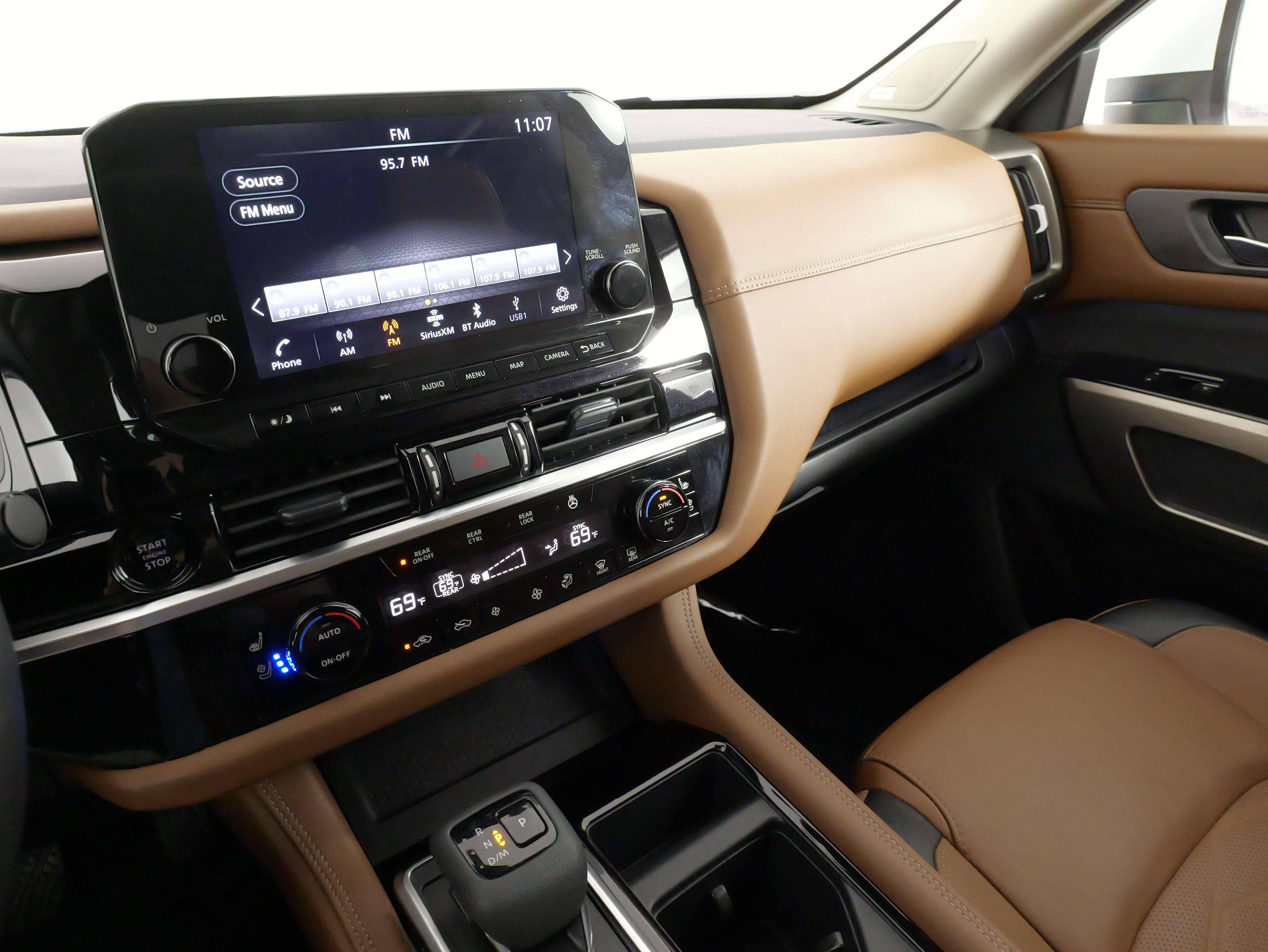 Used 2025 Nissan Pathfinder Platinum AWD/4WD image 46