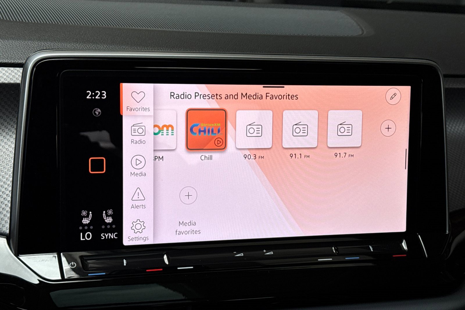 New 2025 Volkswagen Atlas Peak Edition SE image 17