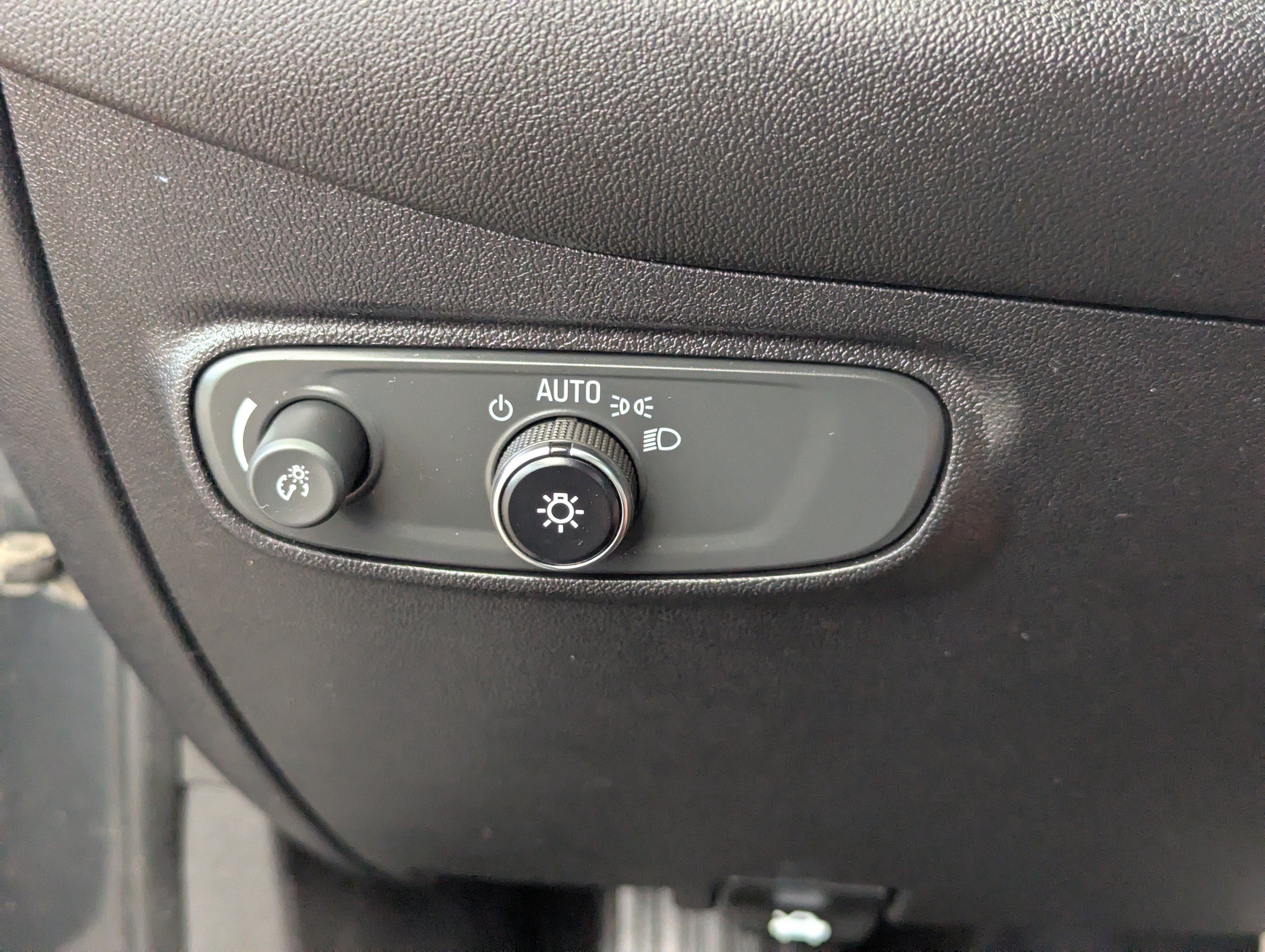 Used 2018 Chevrolet Equinox LS FWD image 29
