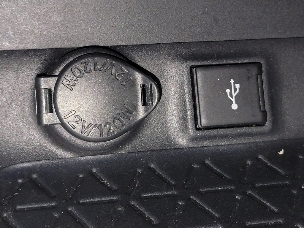 Used 2022 Toyota RAV4 XLE Premium AWD/4WD image 27